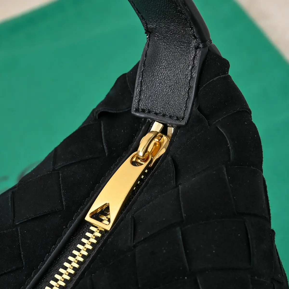 Bottega Veneta Style Leather Bags Lookbook Reference image 4