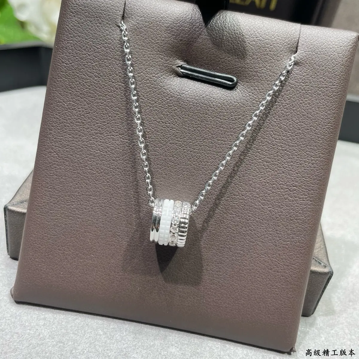 Boucheron Style White Accessories Lookbook Reference image 2