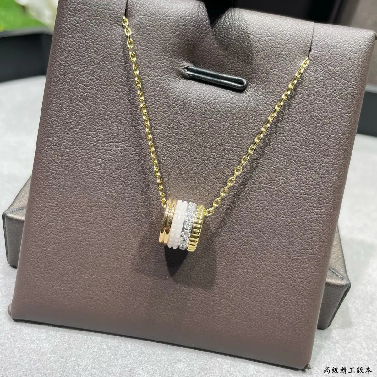 Boucheron Style White Accessories Lookbook Reference image 3