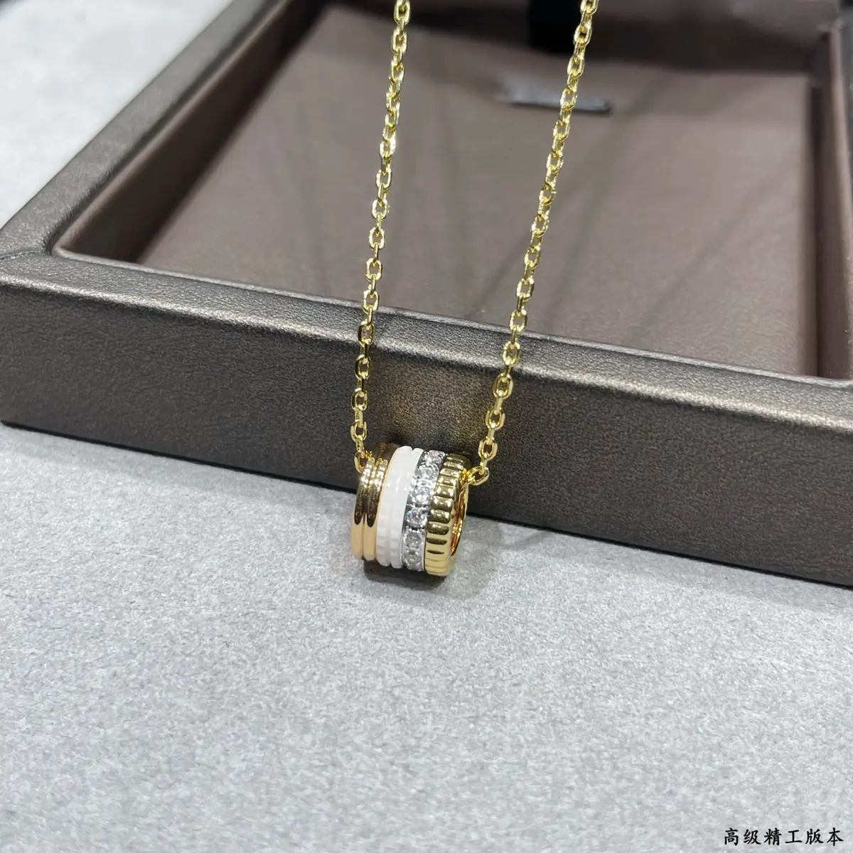 Boucheron Style White Accessories Lookbook Reference image 5