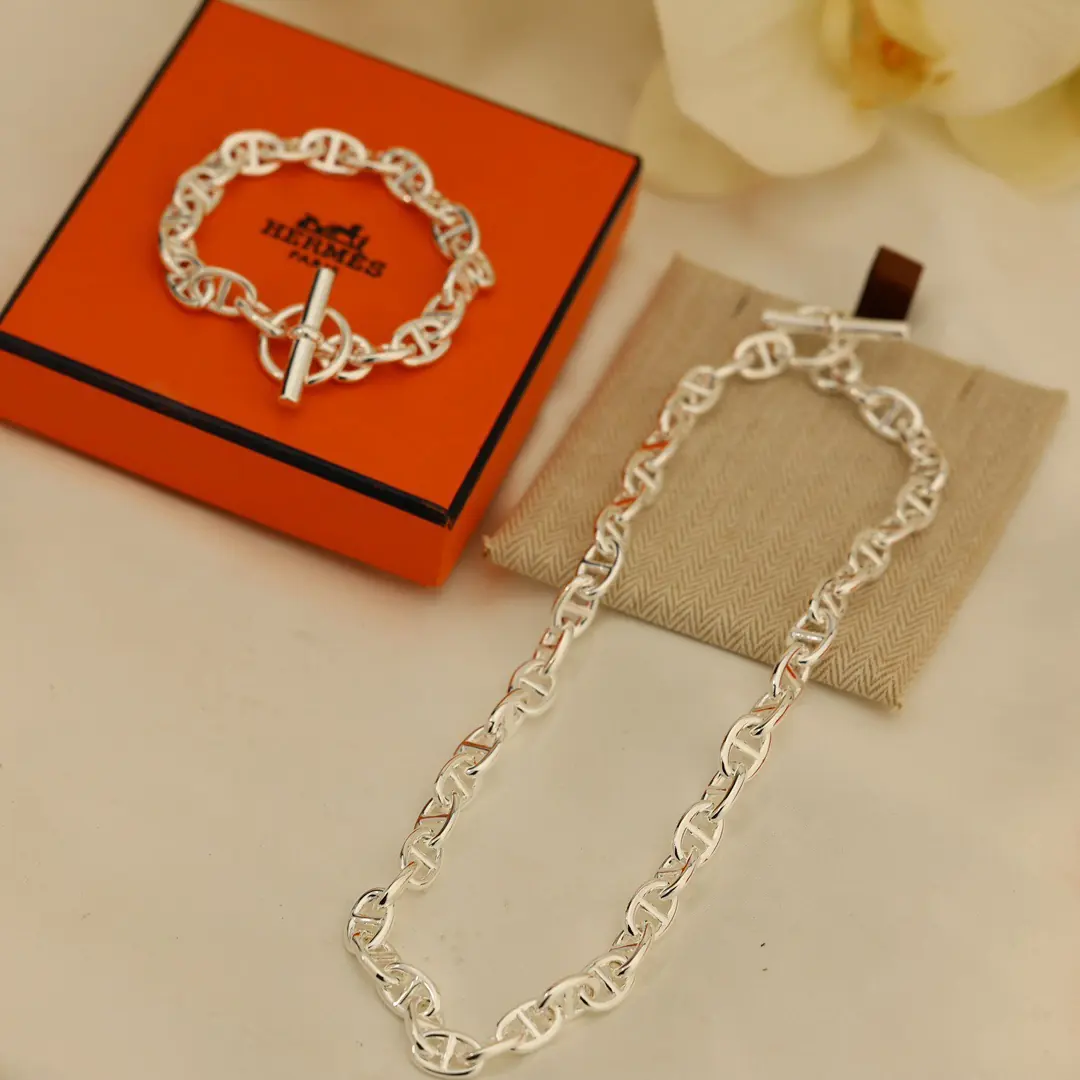 Hermes Style Gold Accessories Lookbook Reference image 3