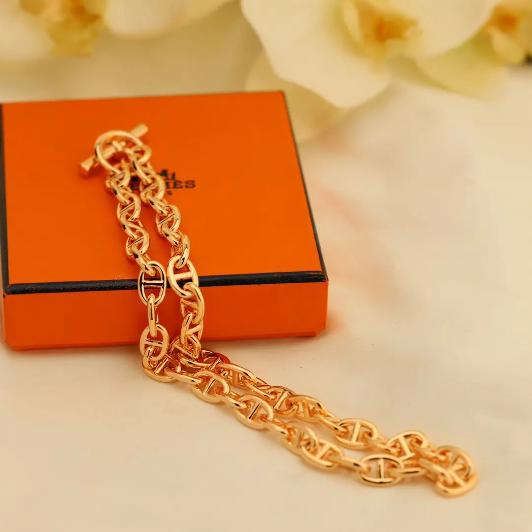 Hermes Style Gold Accessories Lookbook Reference image 5