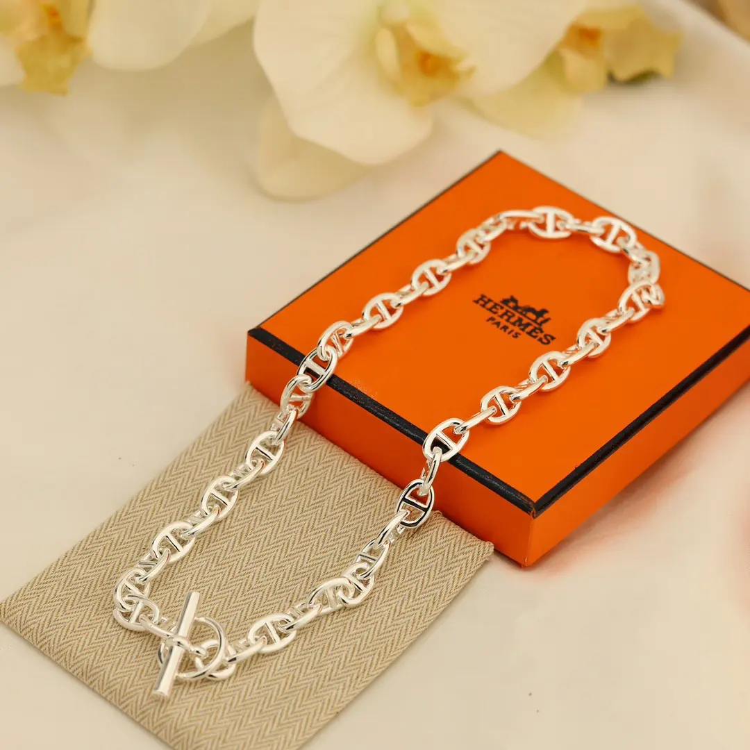 Hermes Style Gold Accessories Lookbook Reference image 8