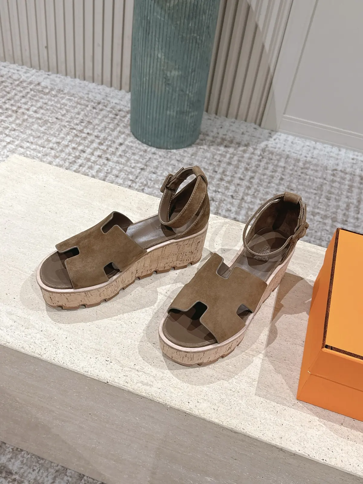 Hermes Style Gold Leather Women's Shoes Lookbook Reference image 3