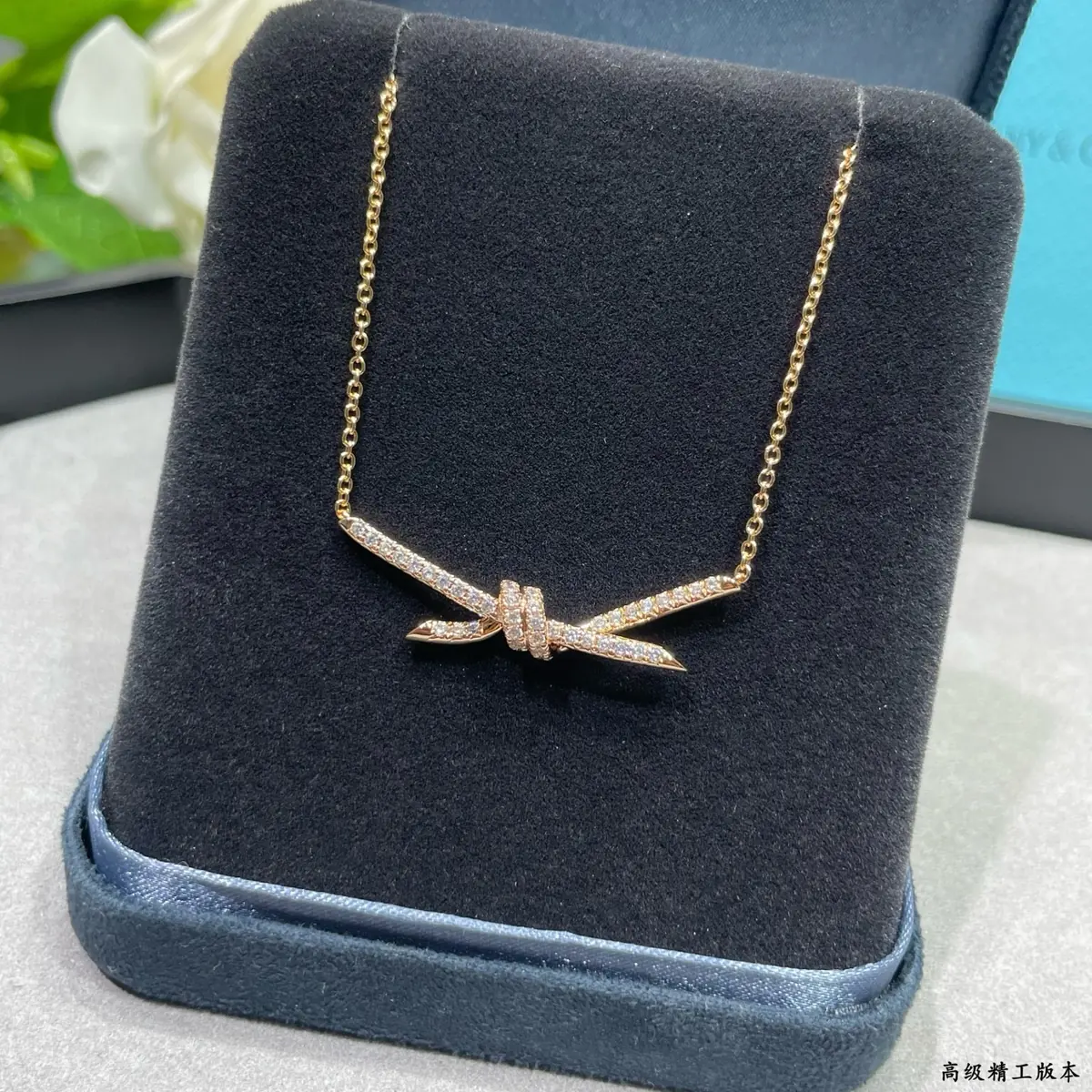 Tiffany Style Gold Accessories Lookbook Reference image 4